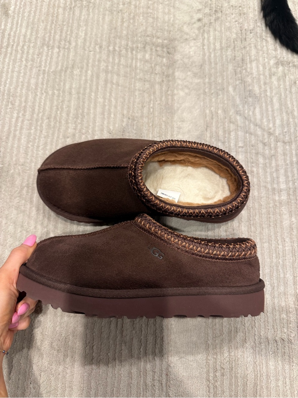 Dark brown women’s Tasman uggs, barely worn! Size 6